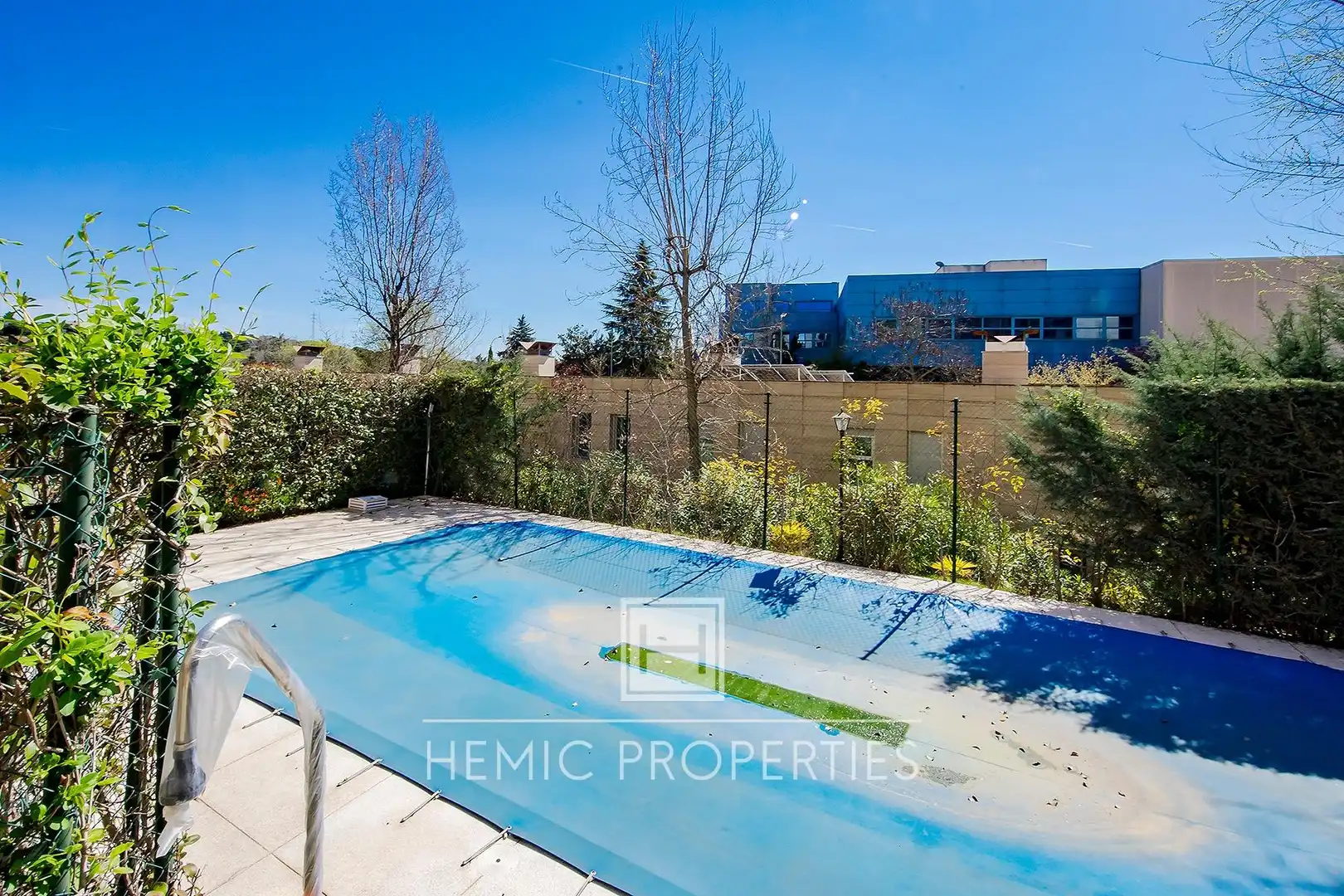 Schwimmbecken von Dachboden zum Verkauf in Tres Cantos mit Klimaanlage, Privatgarten und Terrasse