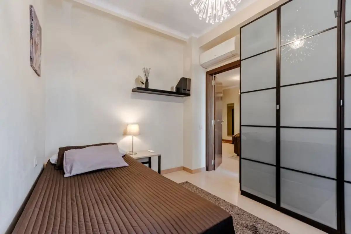 Dormitori de Apartament per a compartir en Barcelona amb Aire condicionat, Calefacció i Moblat