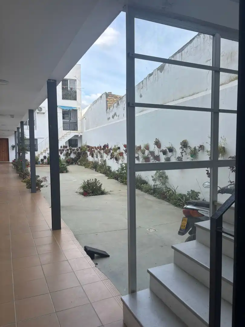 Vista exterior de Piso en venta en Los Palacios y Villafranca con Jardín privado, Amueblado y Microondas