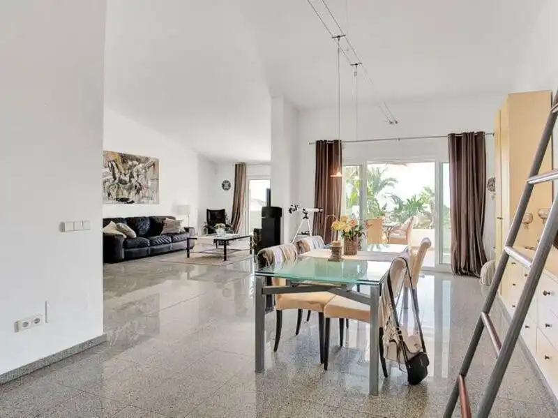 Sala d'estar de Casa o xalet de lloguer en Marbella amb Aire condicionat, Jardí privat i Terrassa