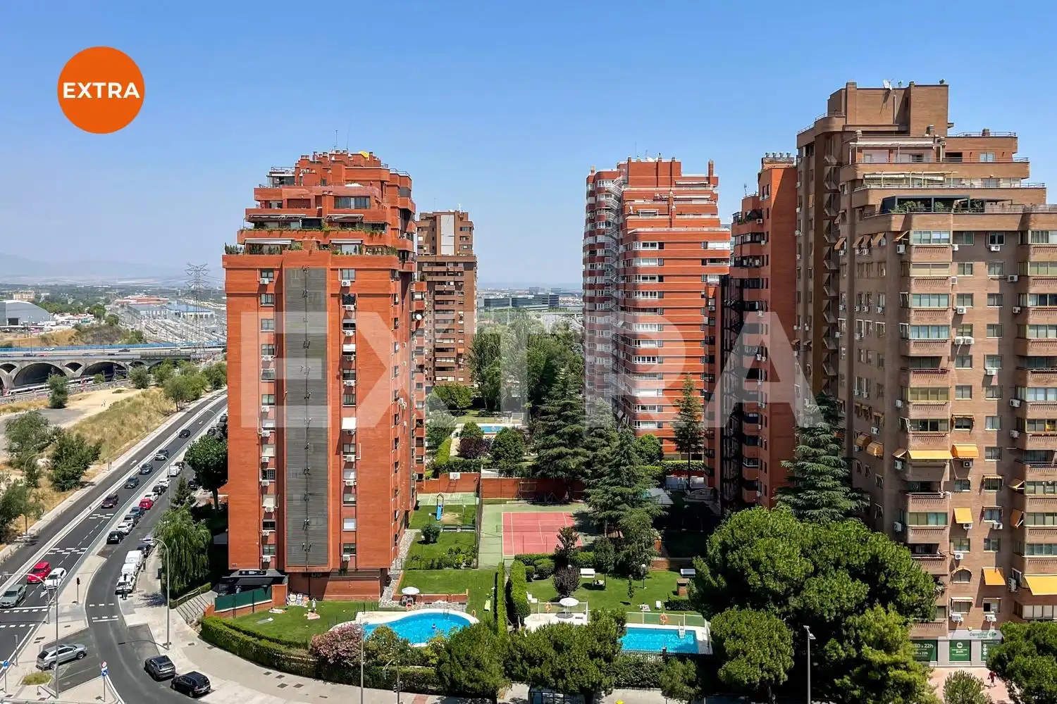 Vista exterior de Pis en venda en Madrid amb Calefacció, Parquet i Piscina comunitària
