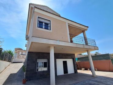 Villa avec balcon à vendre à Ciudad Quesada