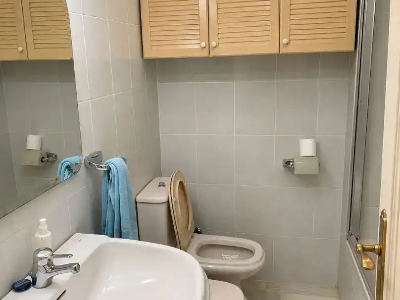 Baño de Piso en venta en  Almería Capital con Aire acondicionado y Balcón