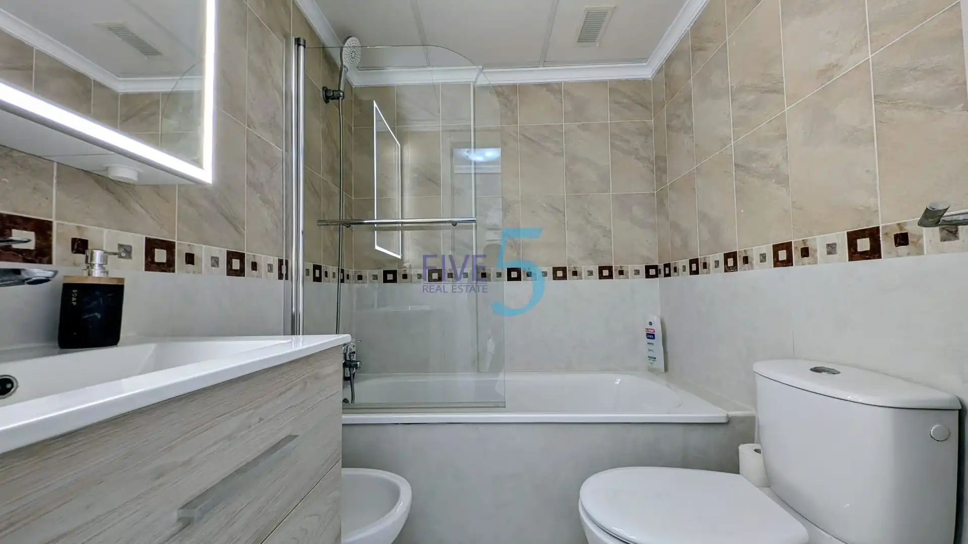 Bathroom of Flat for sale in Orihuela  with Air Conditioner, Heating and Storage room