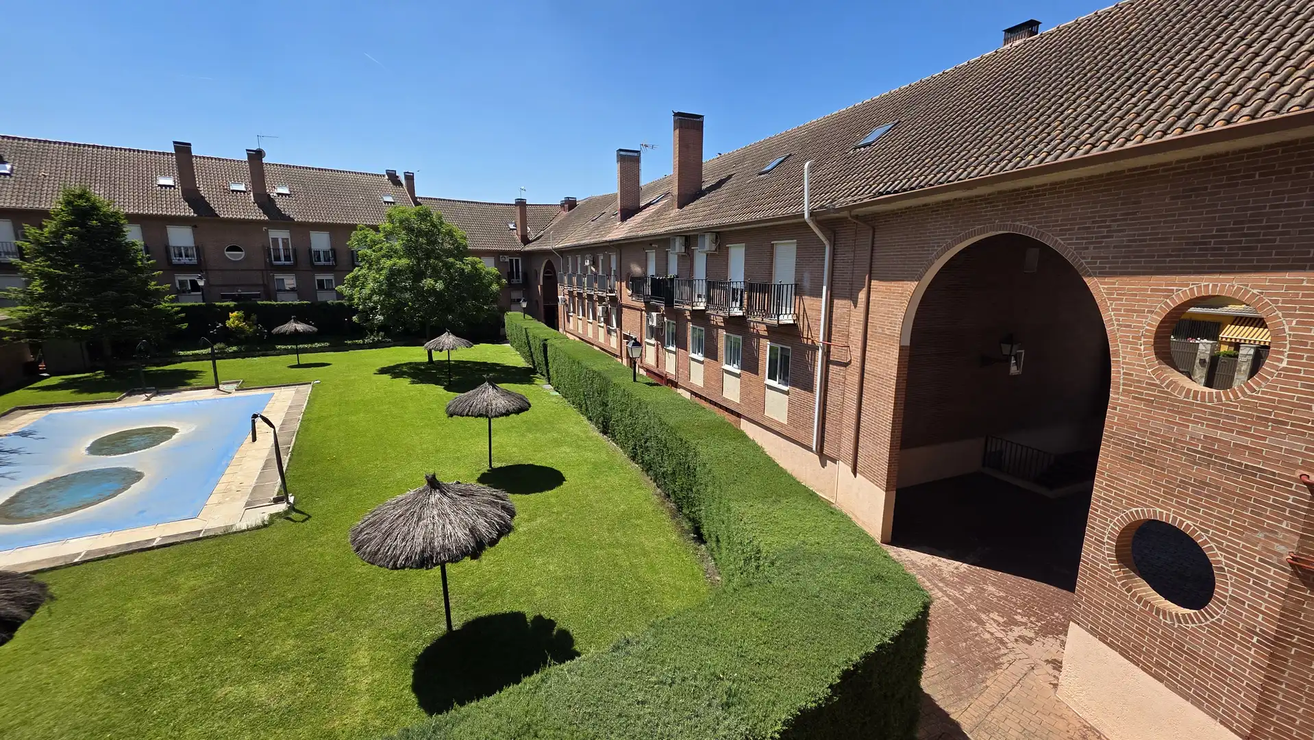 Vista exterior de Dúplex en venta en Ajalvir con Piscina y Piscina comunitaria