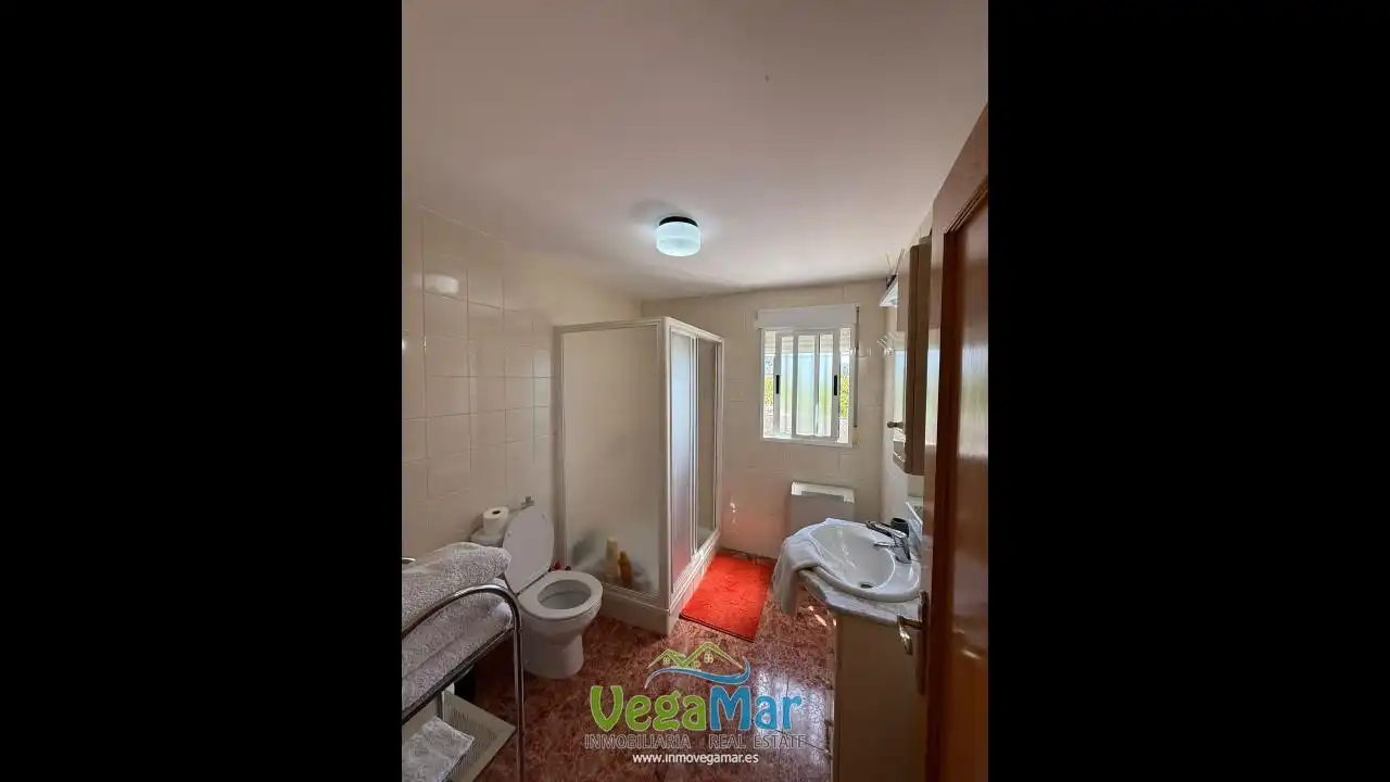 Bany de Casa o xalet de lloguer en Salobreña amb Jardí privat, Terrassa i Piscina
