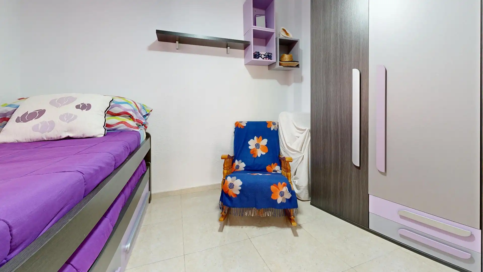 Habitación de Apartamento de alquiler en Torrevieja con Aire acondicionado, Amueblado y Balcón