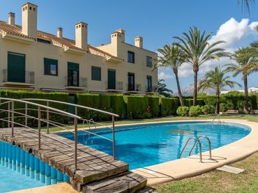 Terraced house with balcony for sale in Montañar - El Arenal