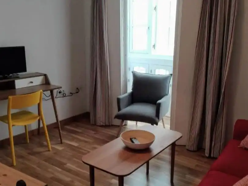 Sala d'estar de Pis de lloguer en Cádiz amb Parquet, Moblat i Forn