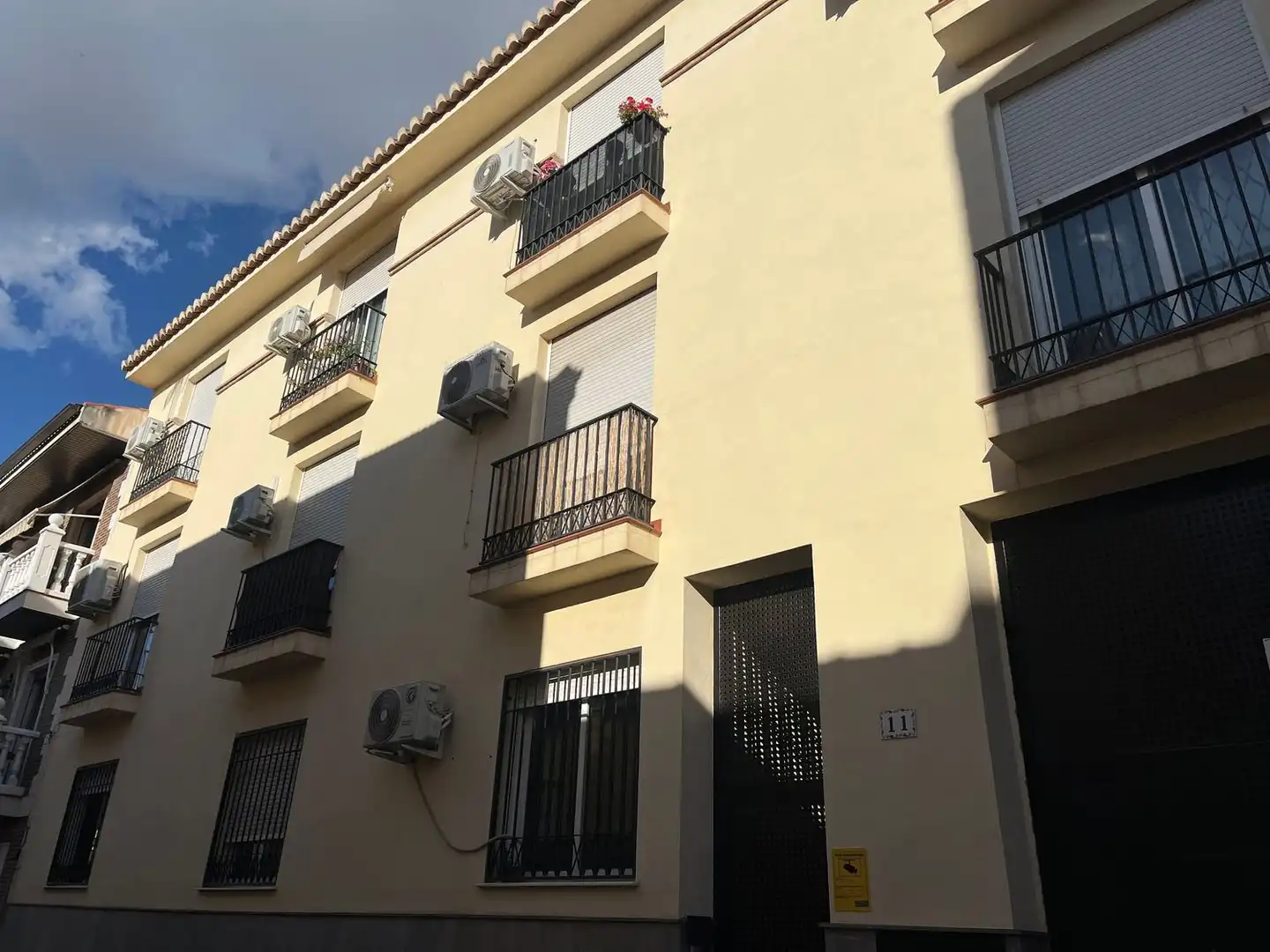 Vista exterior de Piso en venta en Armilla con Aire acondicionado y Balcón