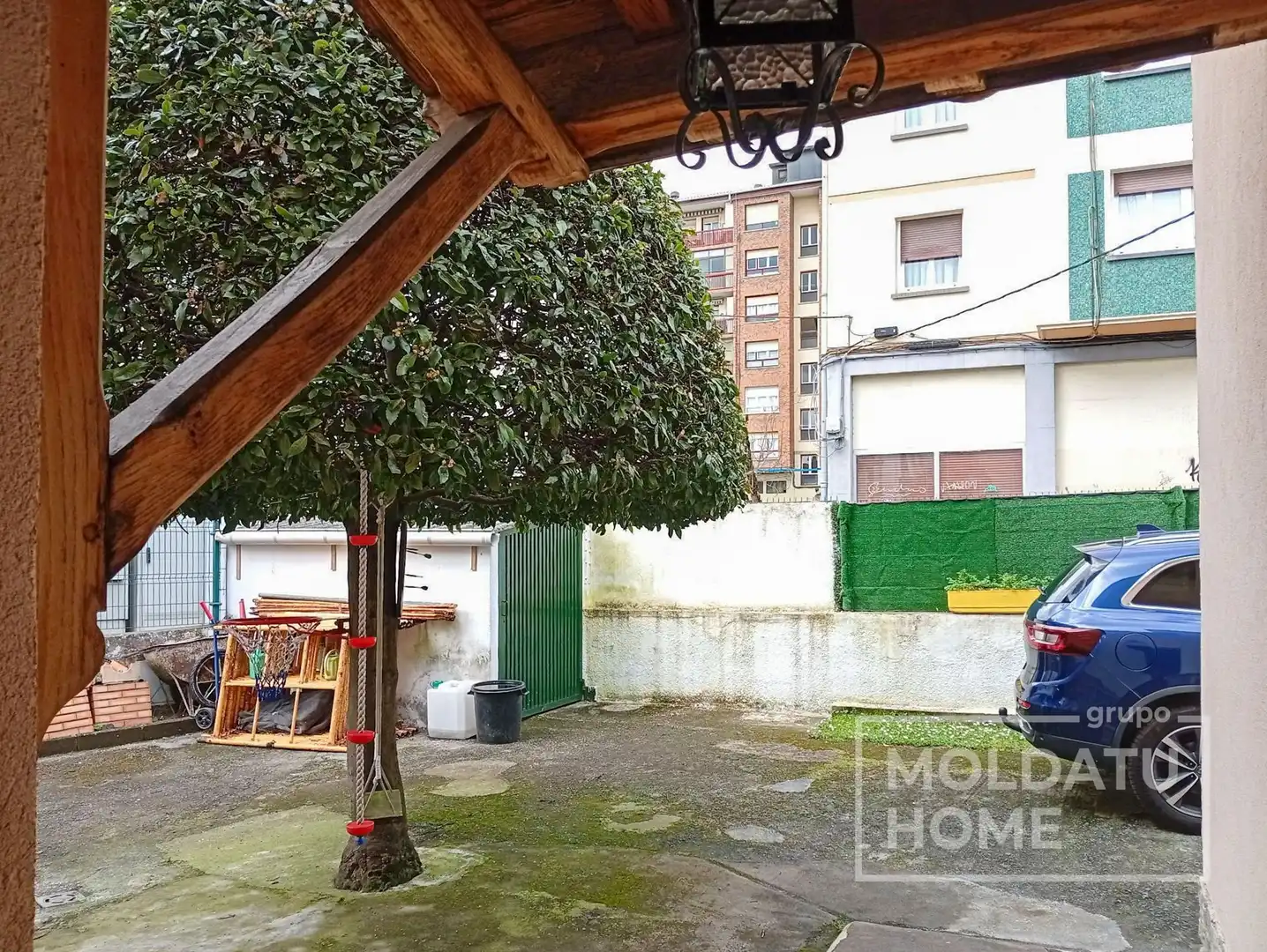 Terrassa de Casa o xalet en venda en Irun  amb Calefacció, Jardí privat i Traster