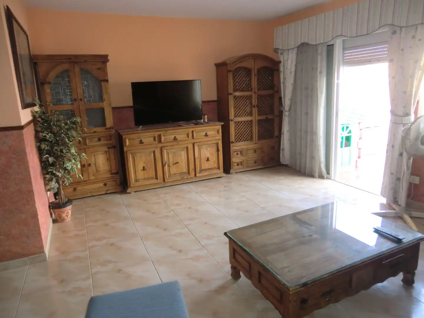 Wohnzimmer von Einfamilien-Reihenhaus zum Verkauf in Adeje mit Privatgarten, Terrasse und Abstellraum