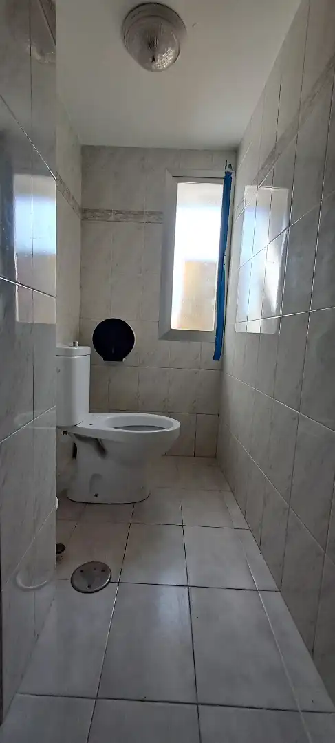 Bany de Local de lloguer en Villacastín amb Moblat
