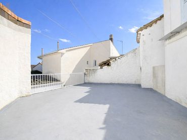 Xalet amb balcó en venda a Calle Mayor