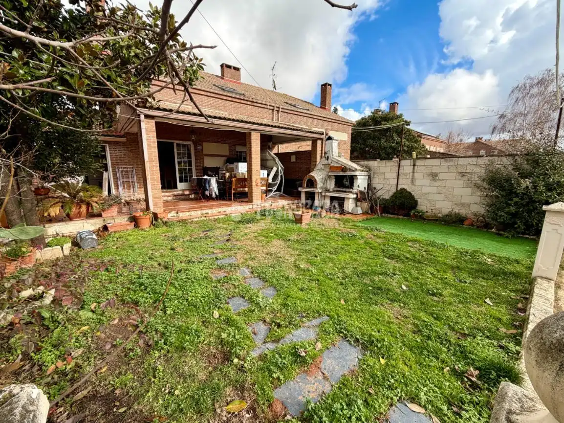Casa adosada en venta en Villanueva de la Torre