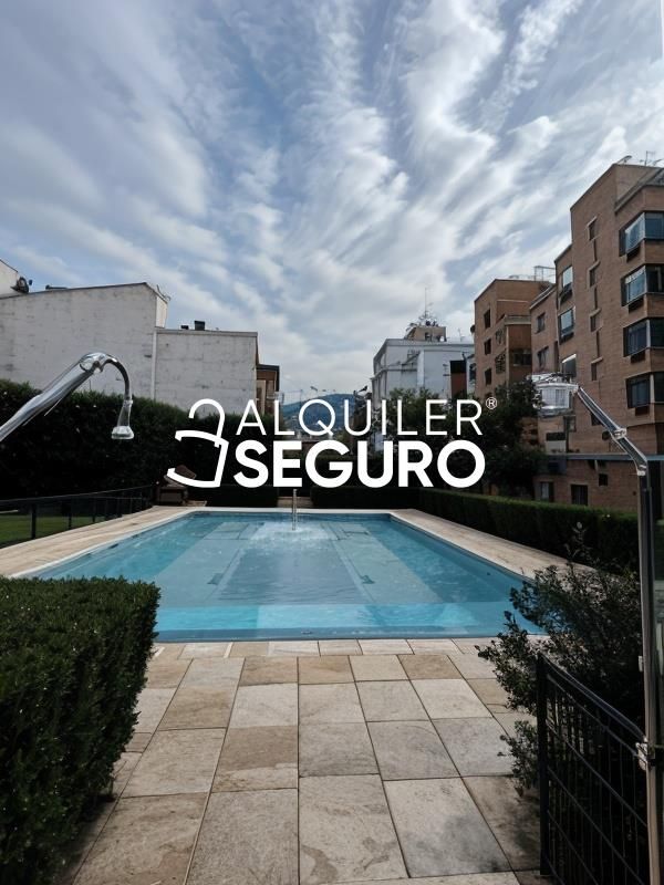 Piscina de Piso de alquiler en  Madrid Capital con Aire acondicionado, Calefacción y Terraza