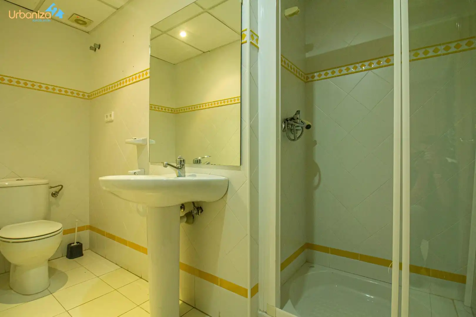 Badezimmer von Büro zum Verkauf in Badajoz mit Klimaanlage und Abstellraum