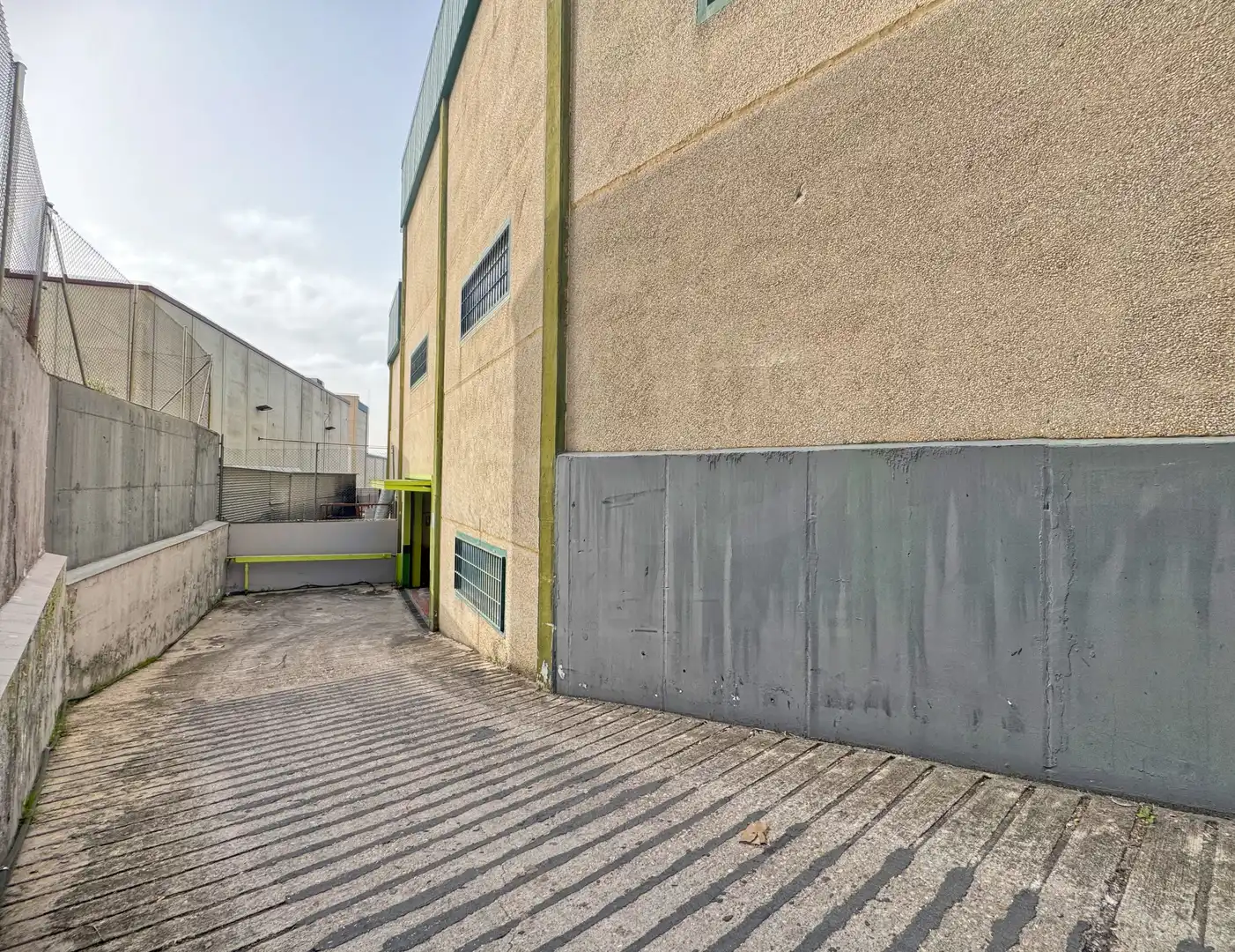 Exterior view of Buildings for sale in Móstoles