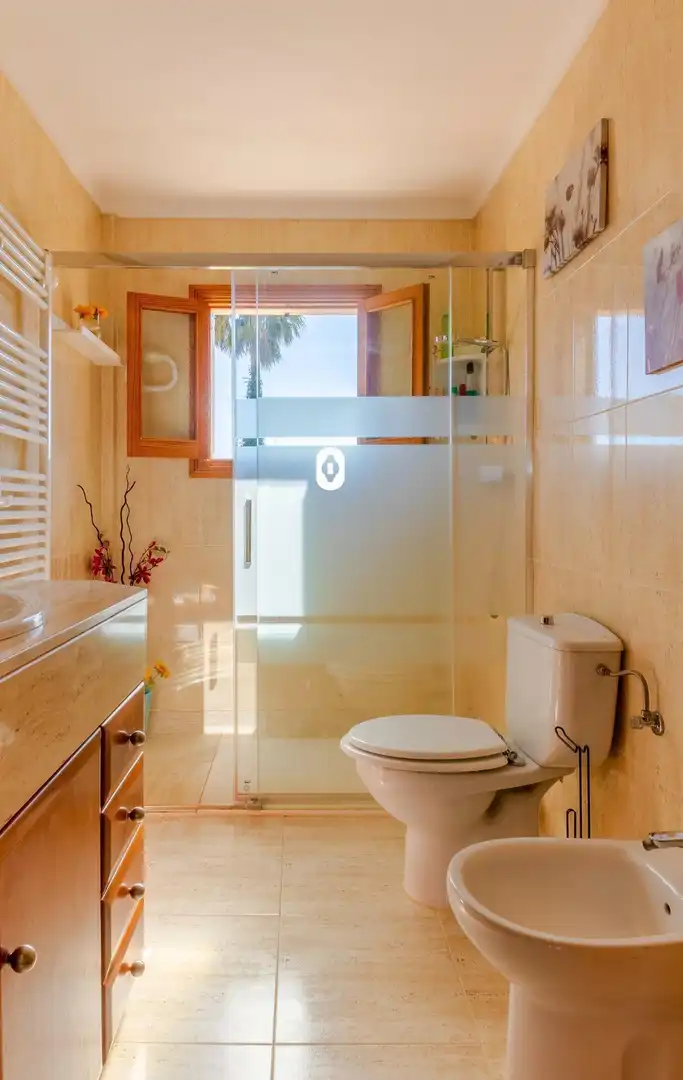 Bany de Casa o xalet en venda en Alcúdia amb Aire condicionat, Jardí privat i Terrassa