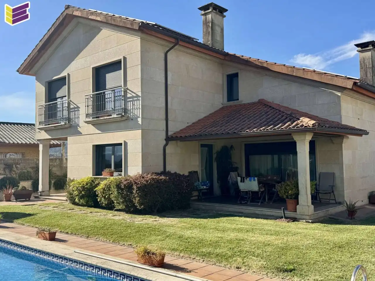 Vista exterior de Casa o xalet en venda en O Porriño   amb Calefacció, Jardí privat i Parquet