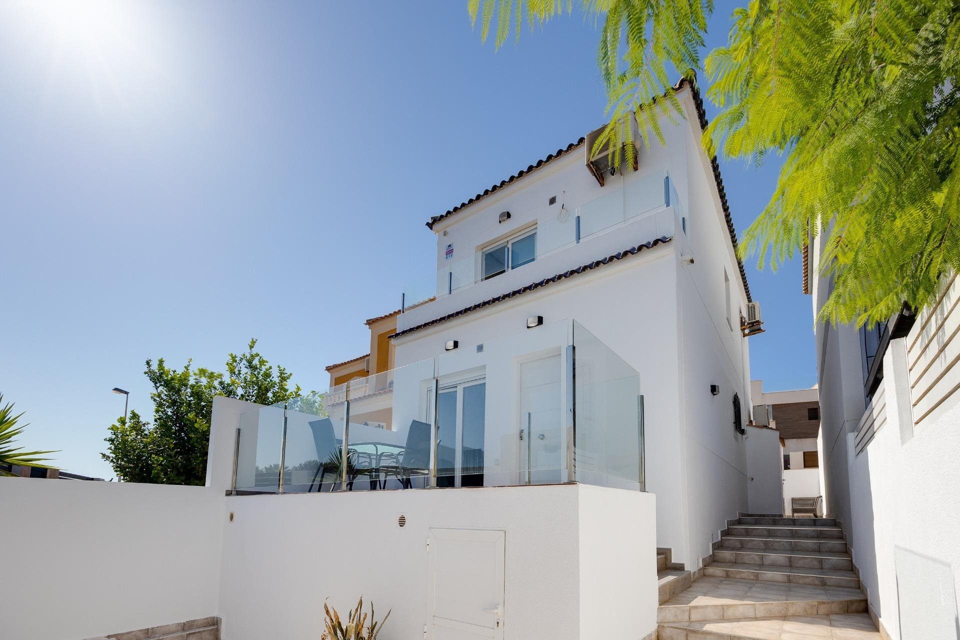 Exterior view of House or chalet for sale in Torrevieja  with Air Conditioner, Swimming Pool and Community pool
