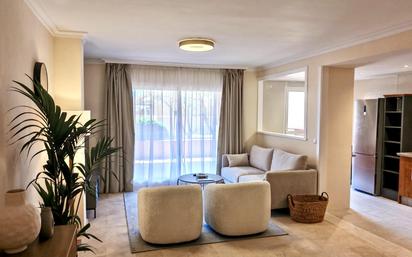 Sala d'estar de Planta baixa en venda en Marbella amb Aire condicionat, Calefacció i Terrassa