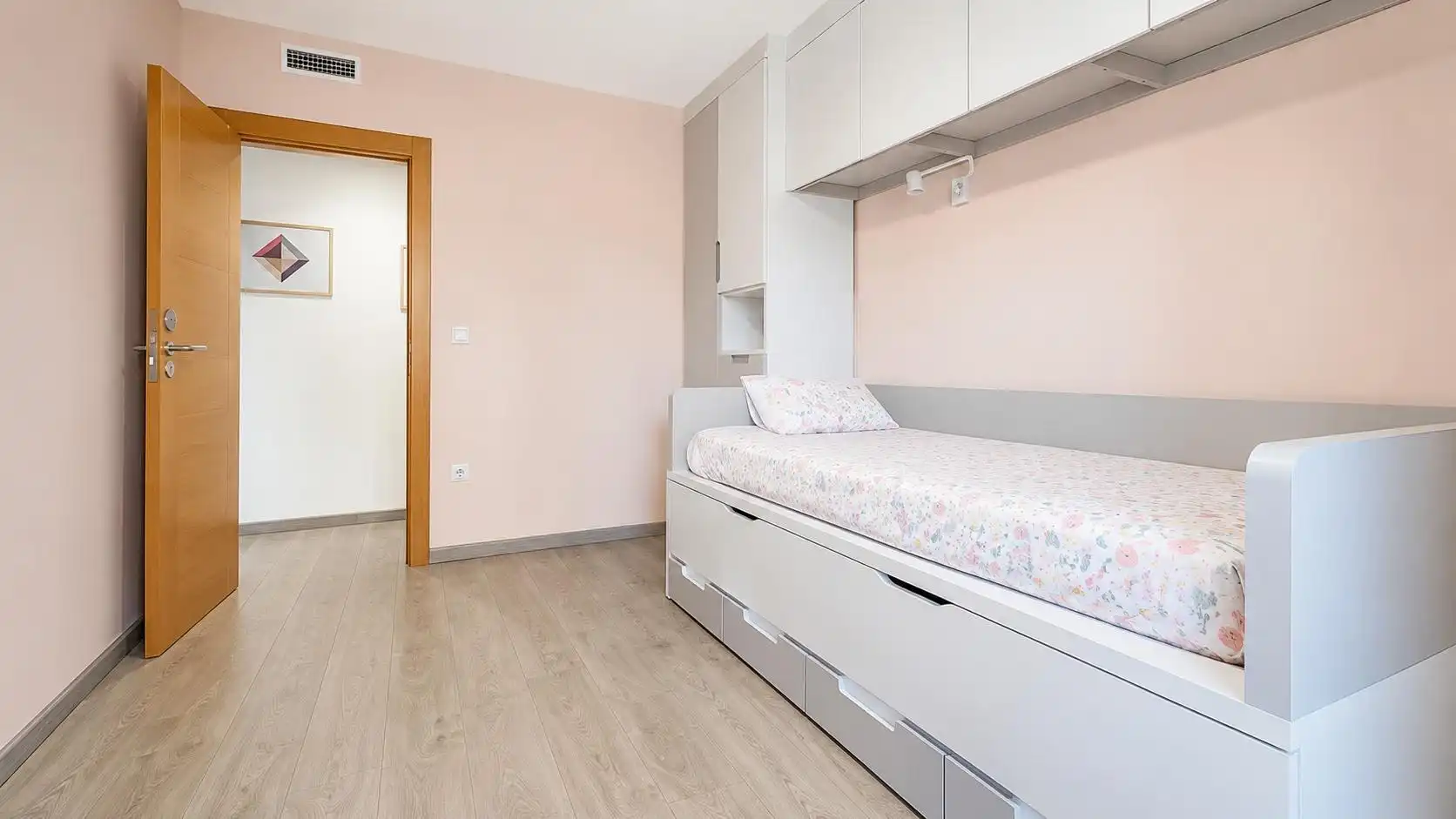 Habitación de Planta baja en venta en Paterna con Aire acondicionado, Calefacción y Jardín privado