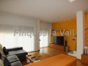 Living room of Single-family semi-detached for sale in Manlleu  with Terrace and Balcony