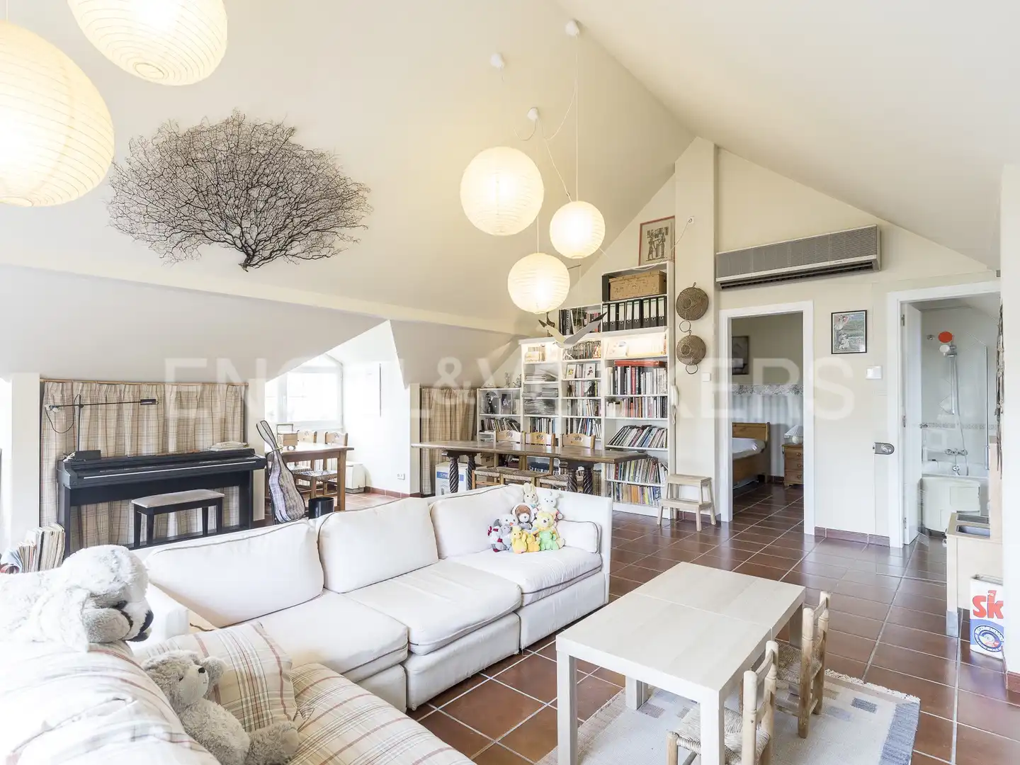 Sala d'estar de Casa o xalet en venda en Sant Just Desvern amb Aire condicionat, Calefacció i Jardí privat