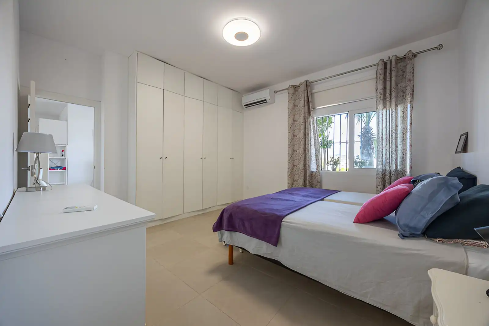 Schlafzimmer von Erdgeschoss zum Verkauf in Mijas mit Klimaanlage, Terrasse und Schwimmbad
