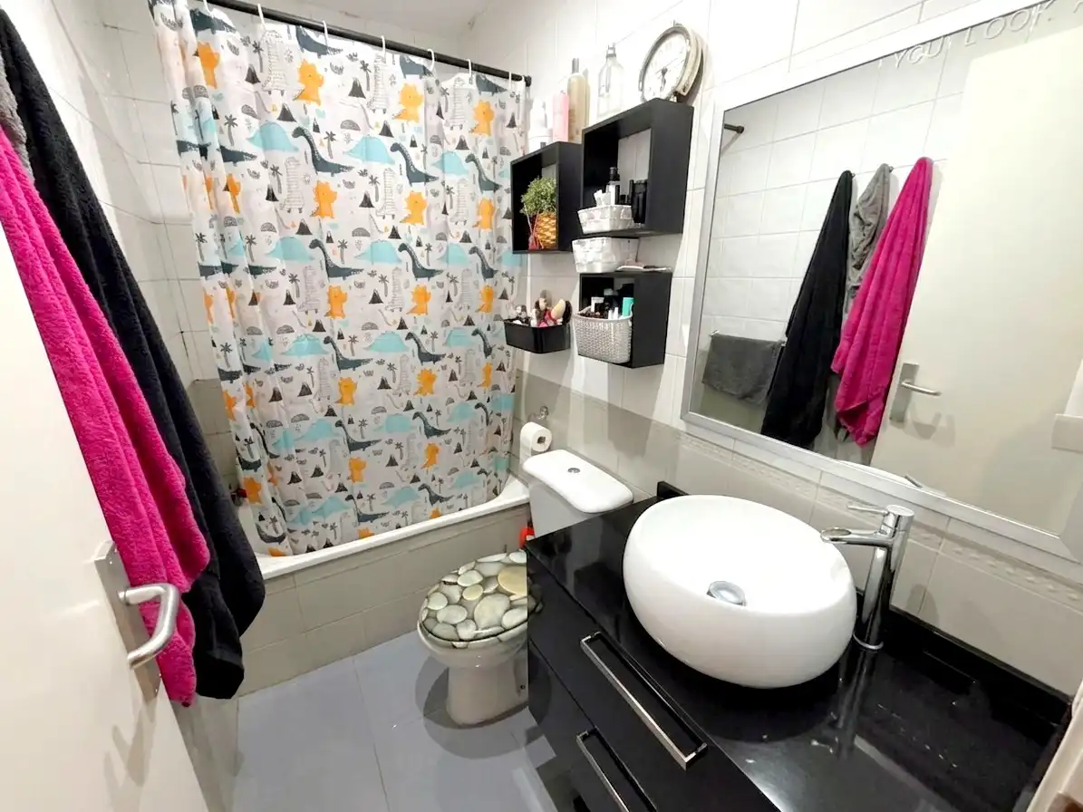 Bathroom of Flat for sale in El Prat de Llobregat  with Air Conditioner, Parquet flooring and Oven