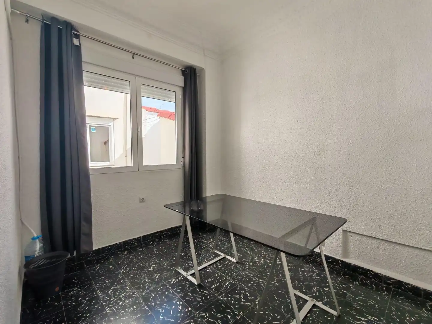 Habitación de Oficina de alquiler en Valencia con Aire acondicionado