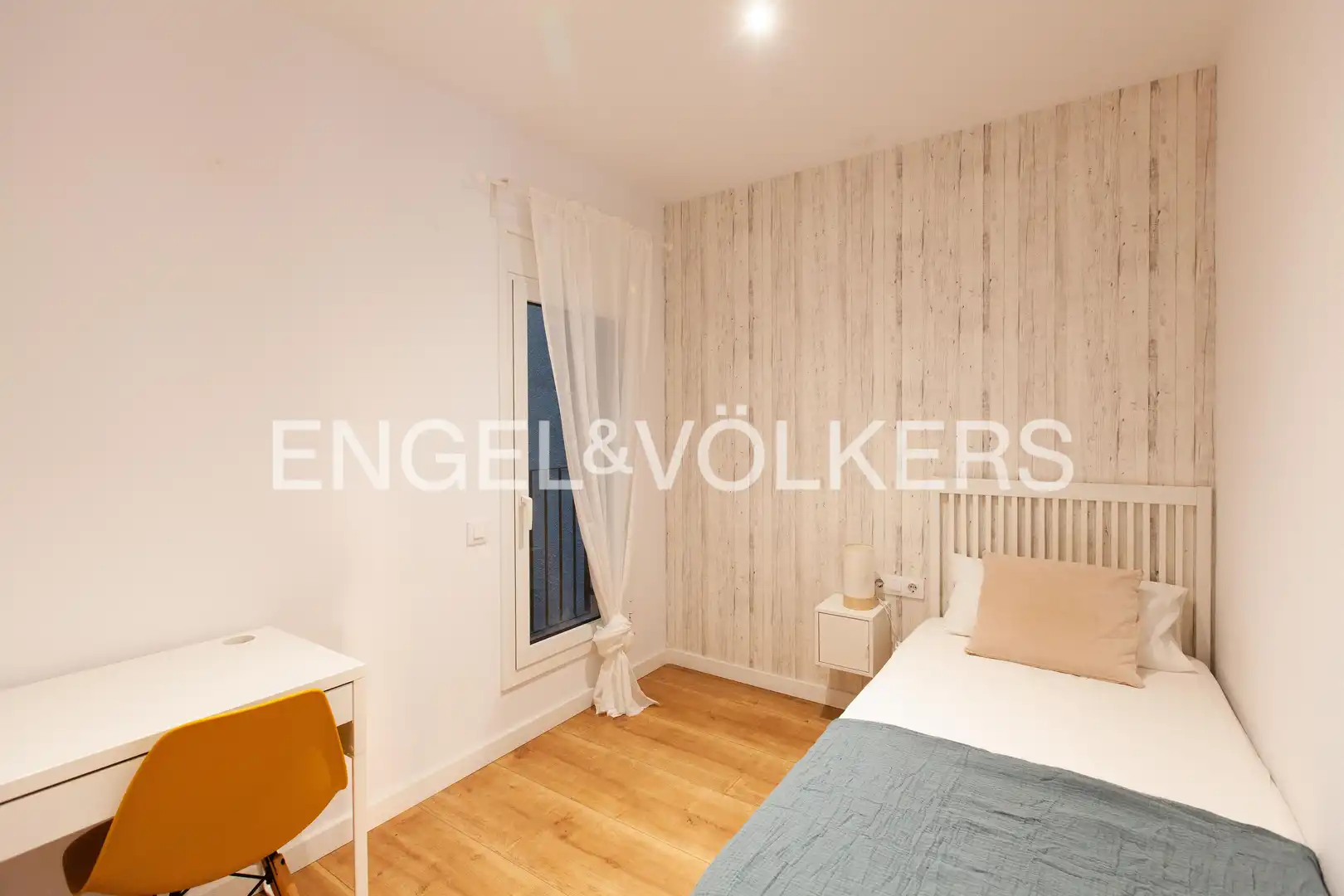 Schlafzimmer von Wohnung zum Verkauf in Barcelona mit Klimaanlage, Heizung und Privatgarten
