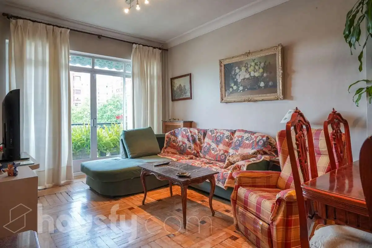 Sala de estar de Piso en venta en  Madrid Capital con Calefacción, Parquet y Terraza
