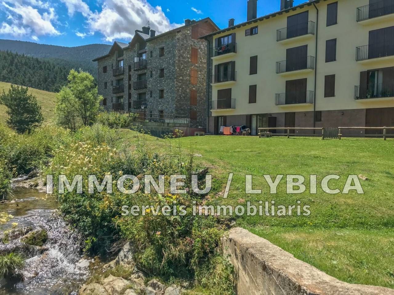 Exterior view of Flat for sale in Alp  with Heating, Parquet flooring and Balcony