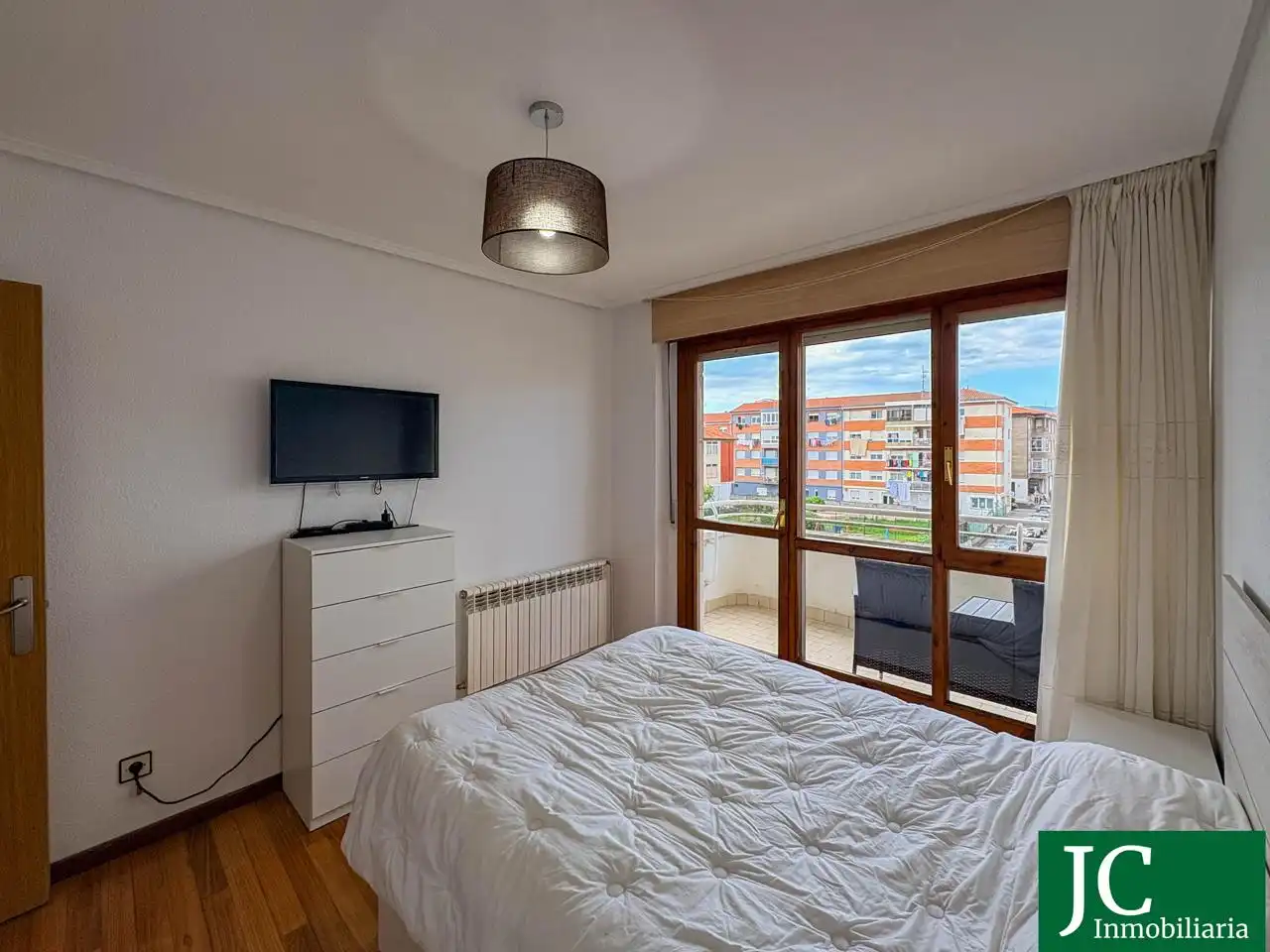 Schlafzimmer von Maisonette zum Verkauf in Colindres mit Heizung, Parkett und Terrasse