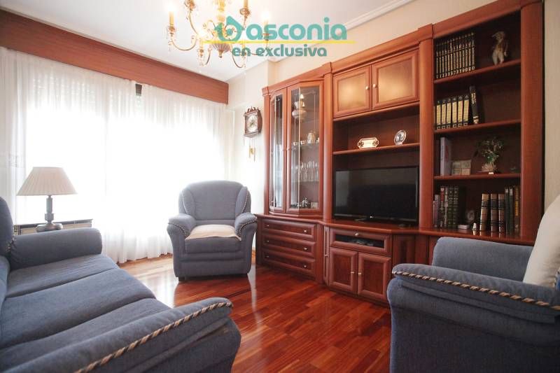 Sala de estar de Piso en venta en Basauri  con Amueblado