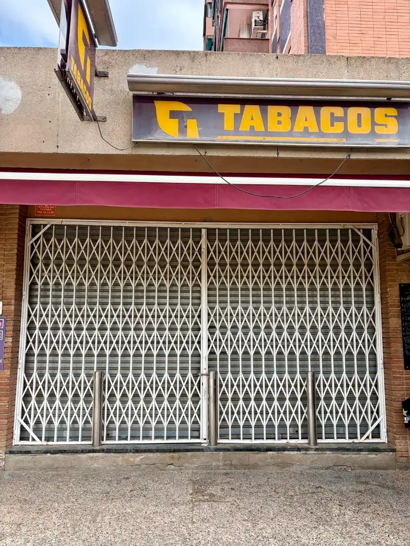 Geschaftsraum zur Miete in Carrer de Rubió i Balaguer, La Vall d'Hebron