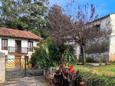 Casa aparellada en venda a Barrio Bárcena