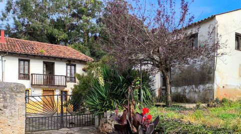 EXCLUSIVA. CASA PAREADA CON PARCELA DE 759 M² SITUADA EN OREÑA