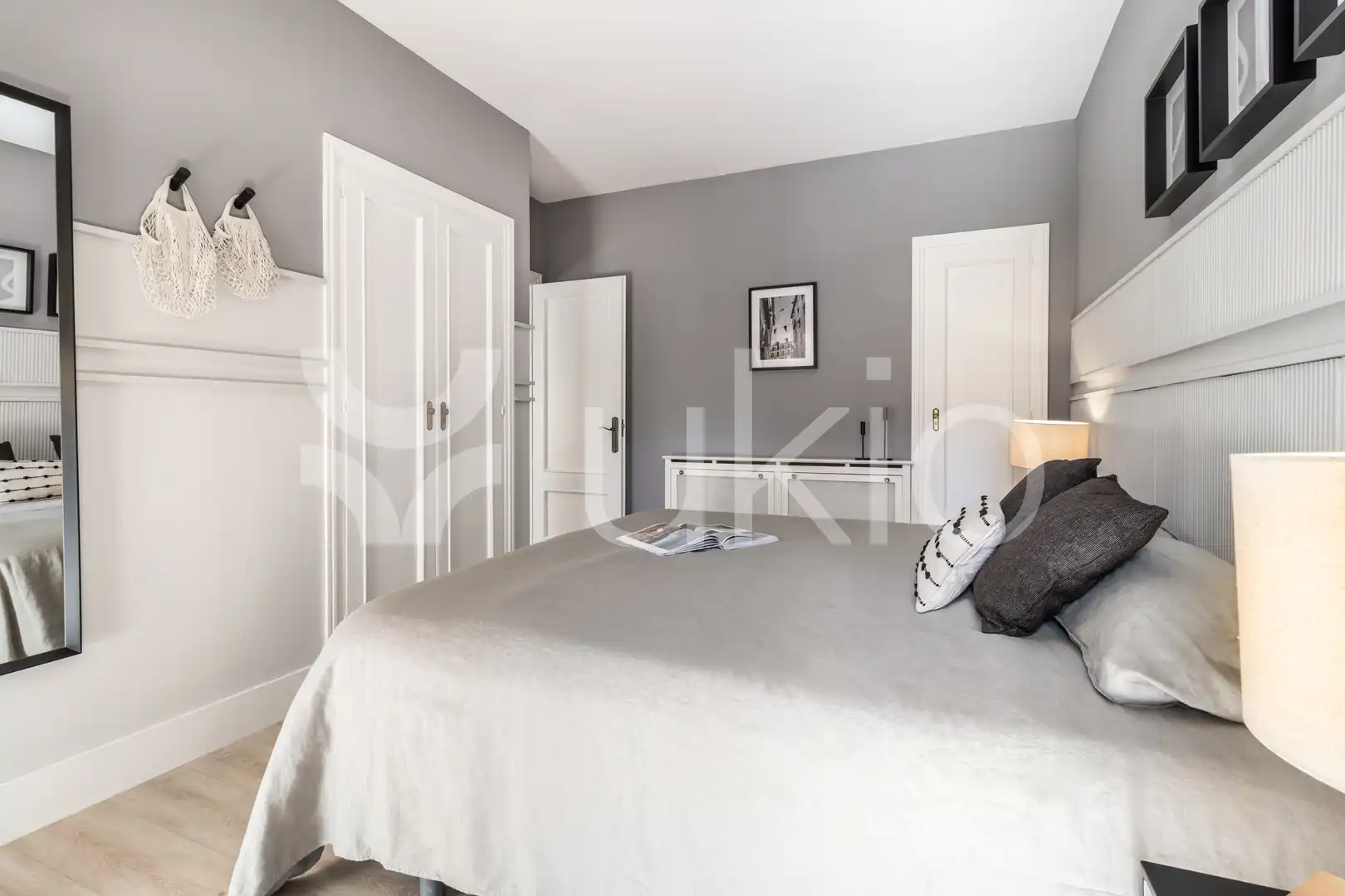Dormitori de Apartament de lloguer en Madrid amb Aire condicionat, Calefacció i Moblat