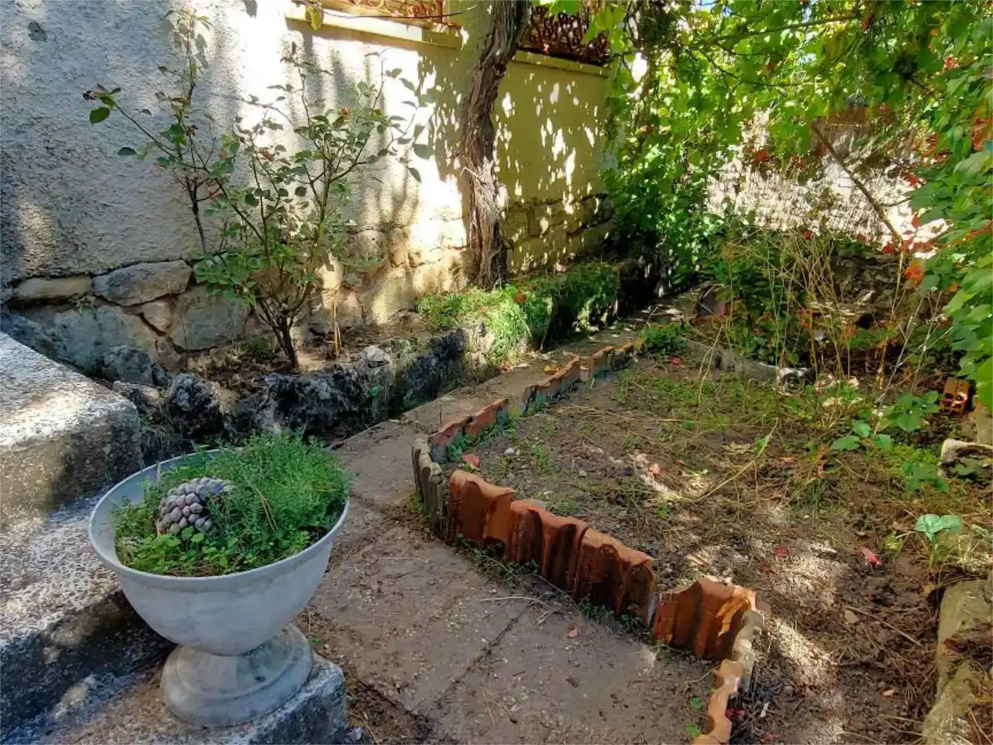 Jardí de Casa adosada en venda en Sepúlveda amb Jardí privat, Traster i Moblat