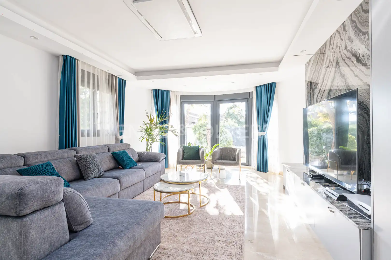 Sala de estar de Casa o chalet en venta en Boadilla del Monte con Aire acondicionado, Calefacción y Jardín privado