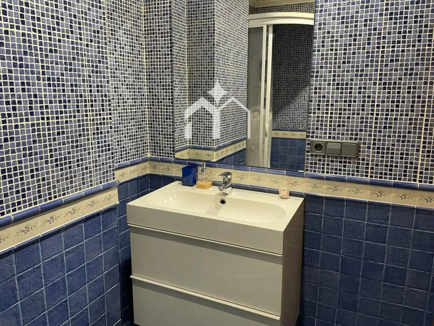Bathroom of Flat for rent in Vigo   with Heating, Furnished and Oven