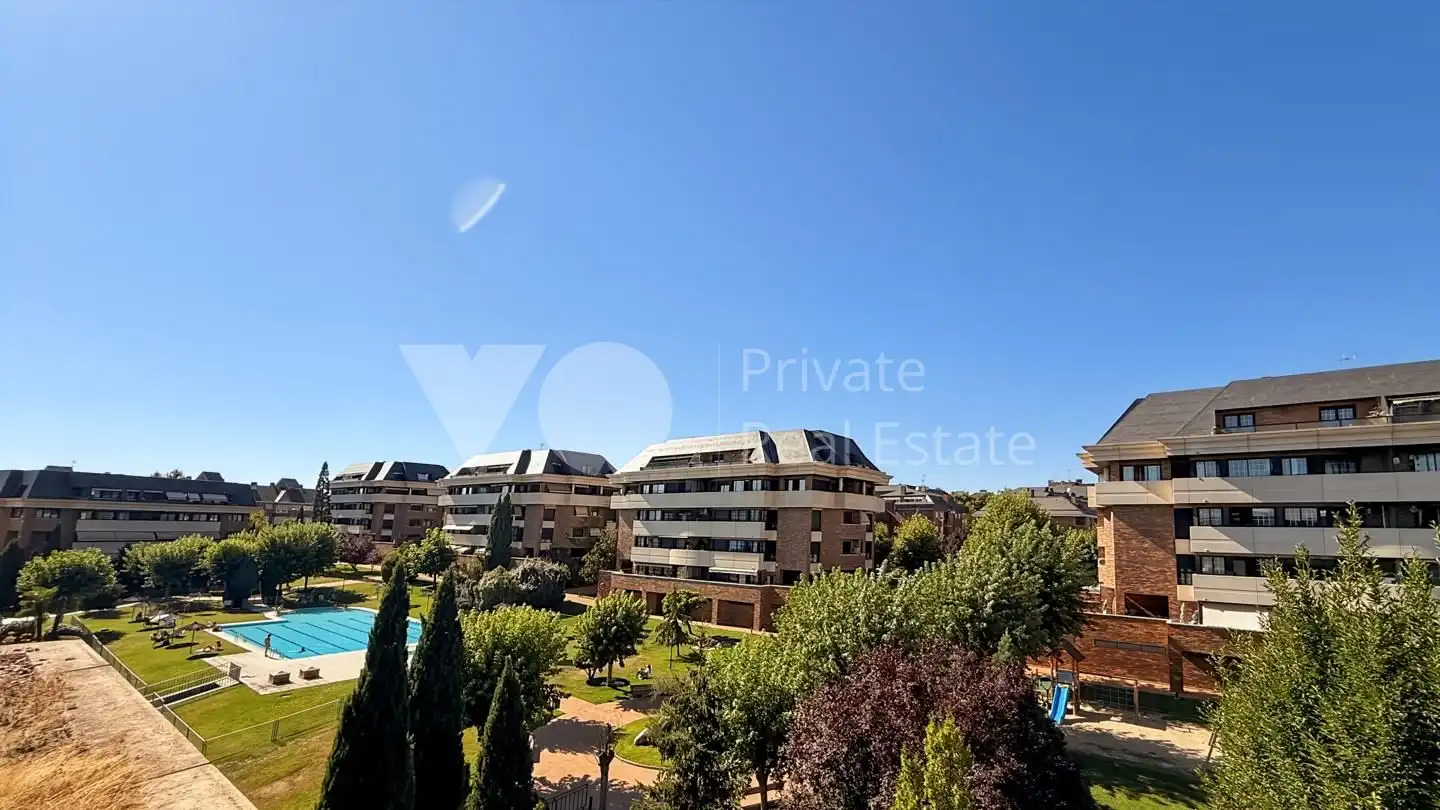 Vista exterior de Pis en venda en Majadahonda amb Aire condicionat, Calefacció i Terrassa