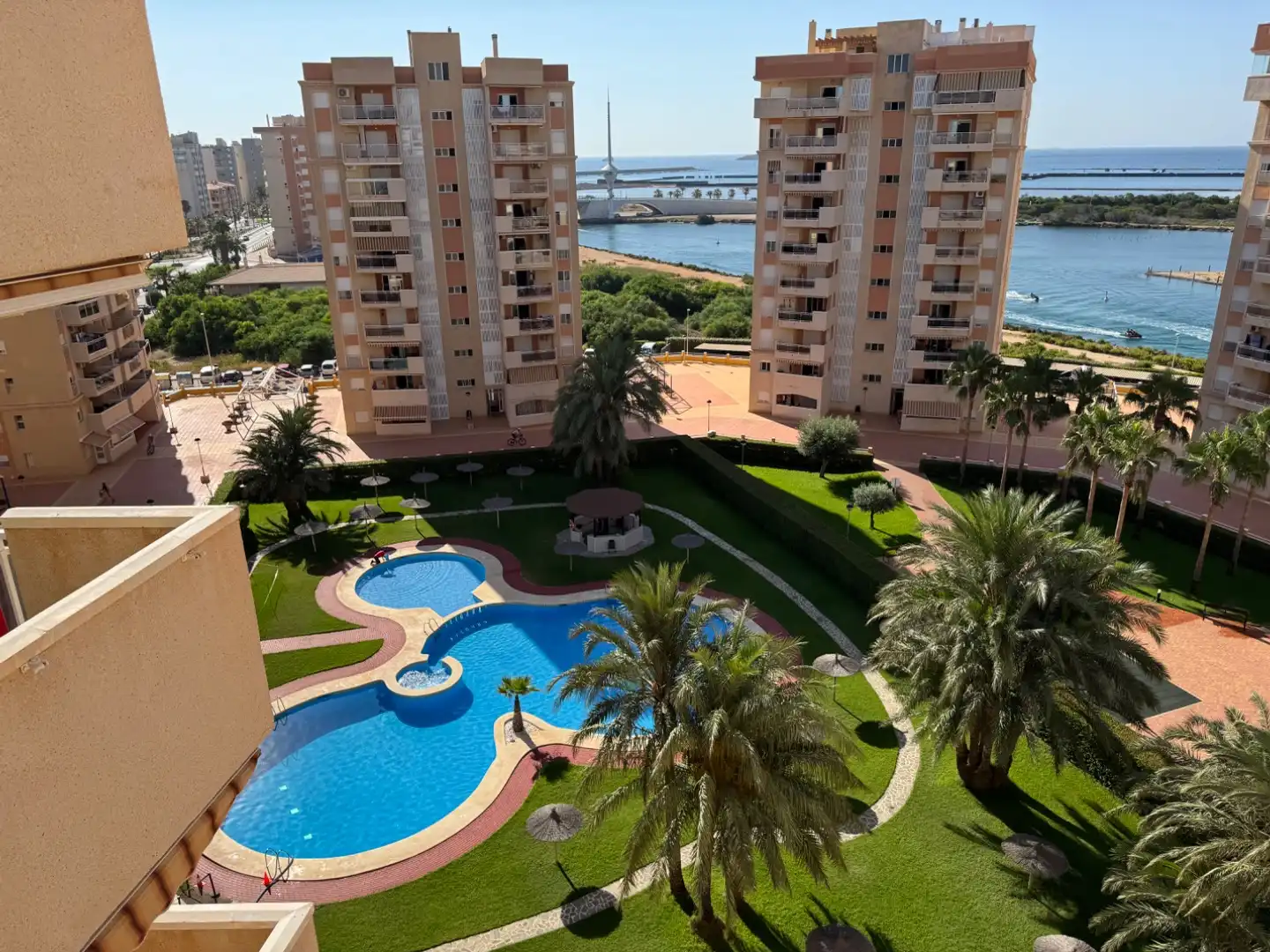 Apartamento con piscina en alquiler en Gran Vía de la Manga 14
