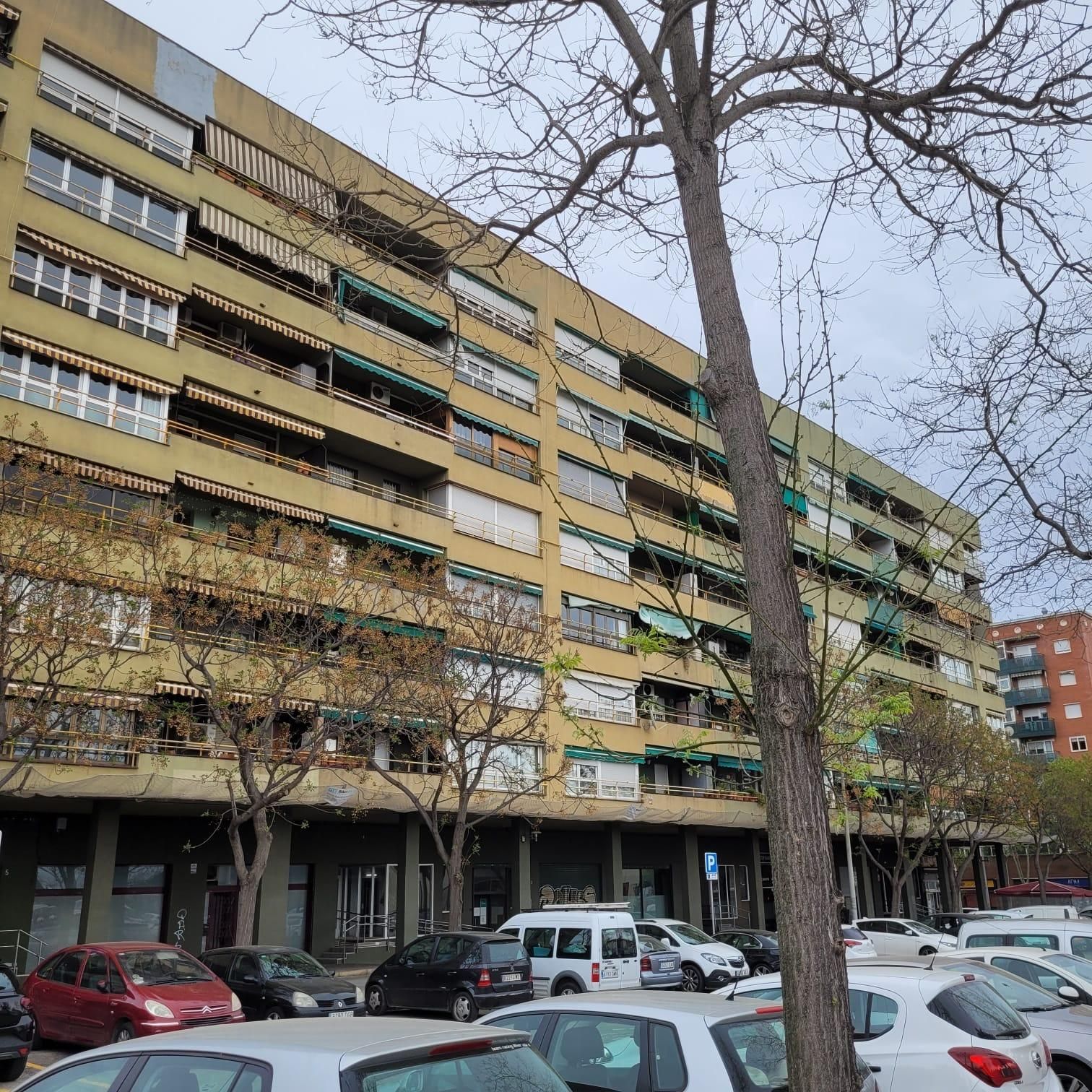 Vista exterior de Pis en venda en Sabadell amb Terrassa i Balcó
