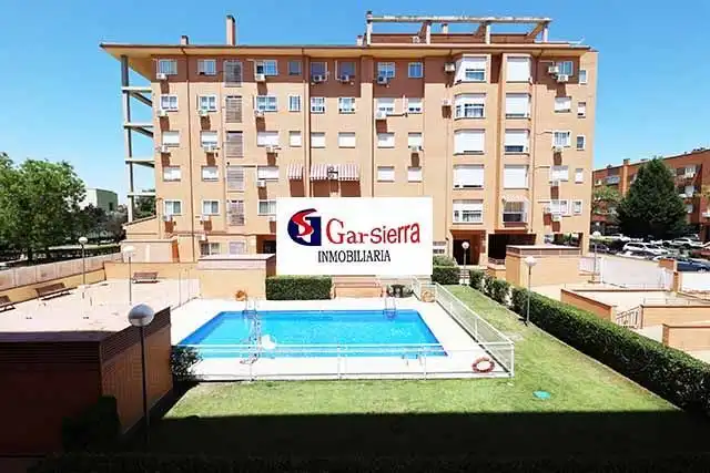 Vista exterior de Piso en venta en Valdemoro con Calefacción, Trastero y Piscina comunitaria
