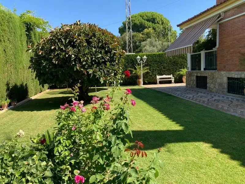 Jardí de Casa o xalet en venda en Córdoba amb Aire condicionat, Calefacció i Jardí privat