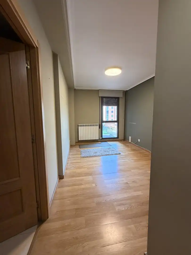 Habitación de Piso en venta en  Logroño con Calefacción, Parquet y Trastero